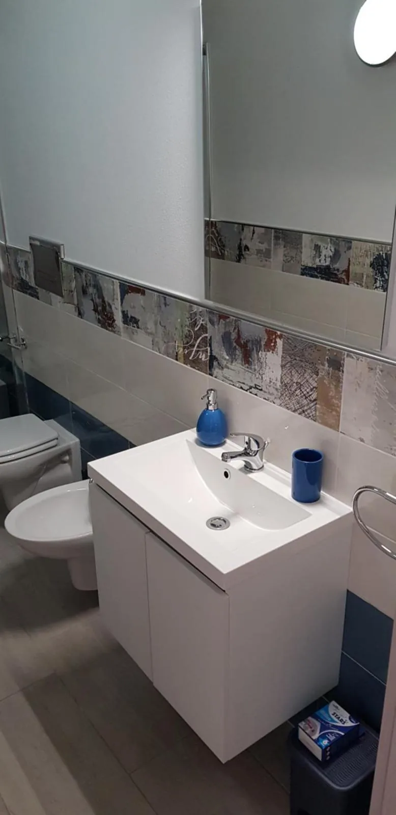 Bilocale Conti — Bagno, dettaglio del lavabo