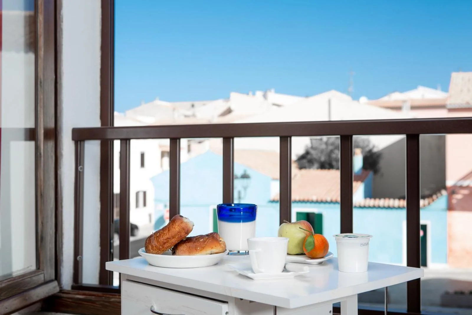 Casa Santa Lucia — Colazione con vista dal balconcino