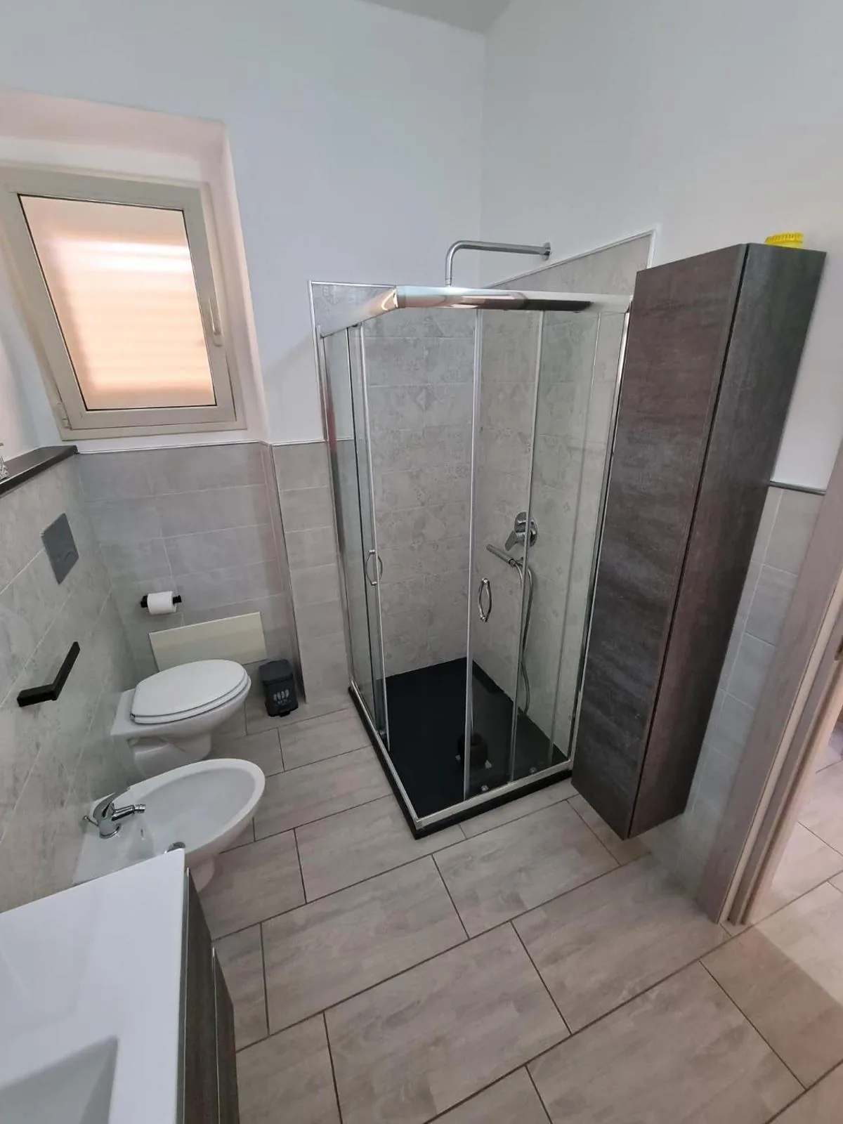 Trilocale Conti — Bagno, secondo scorcio